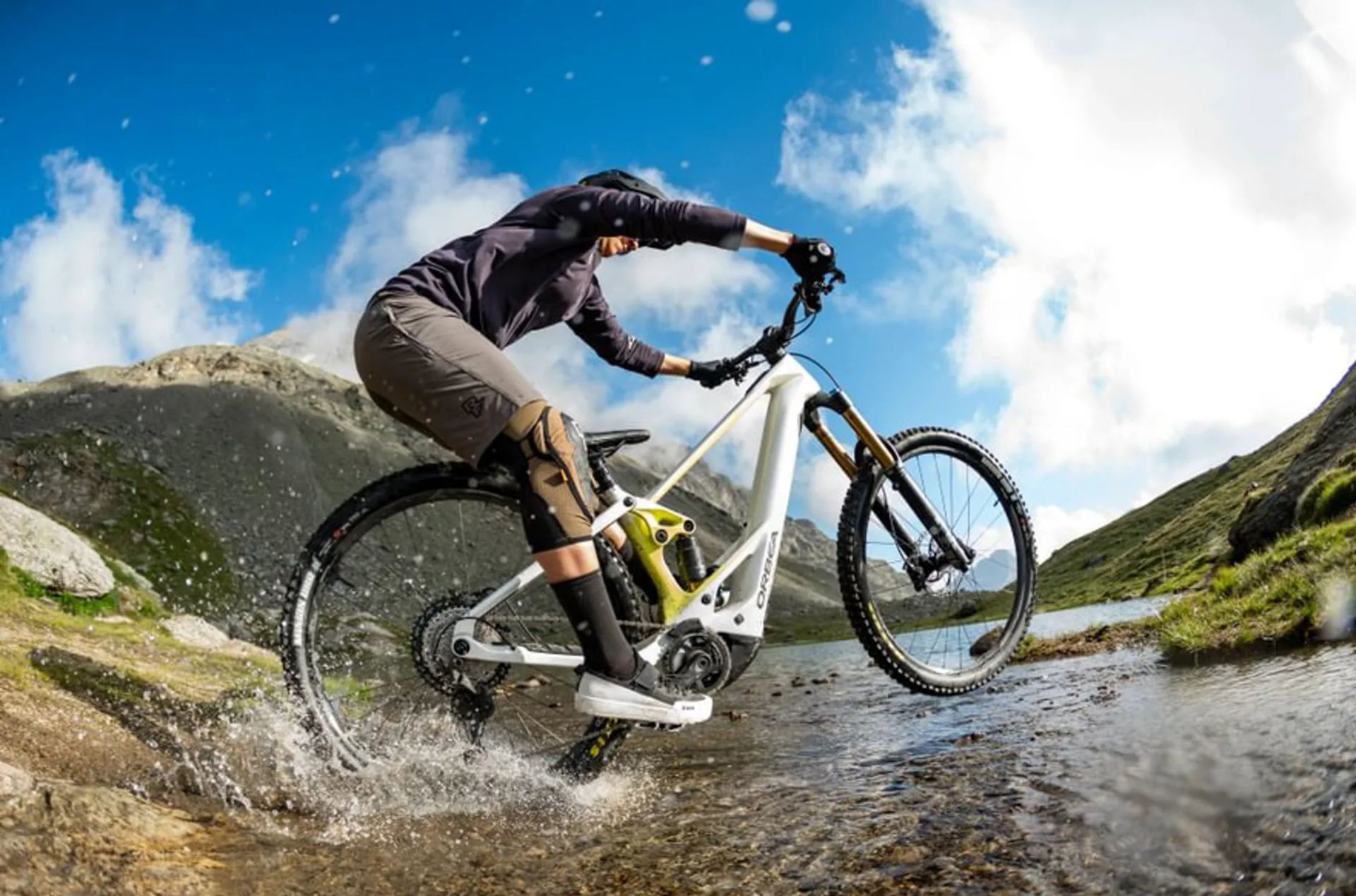 Picture for category E-BIKES